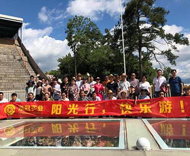 2018年中，泓冠不銹鋼全體家人張家界三日游