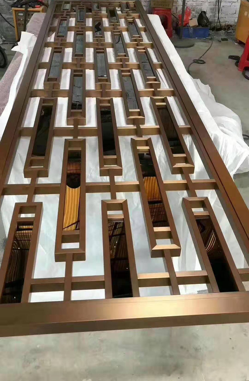 【百科】紅古銅拉絲不銹鋼屏風加工選泓冠，20多年不銹鋼制作，質(zhì)量保障
